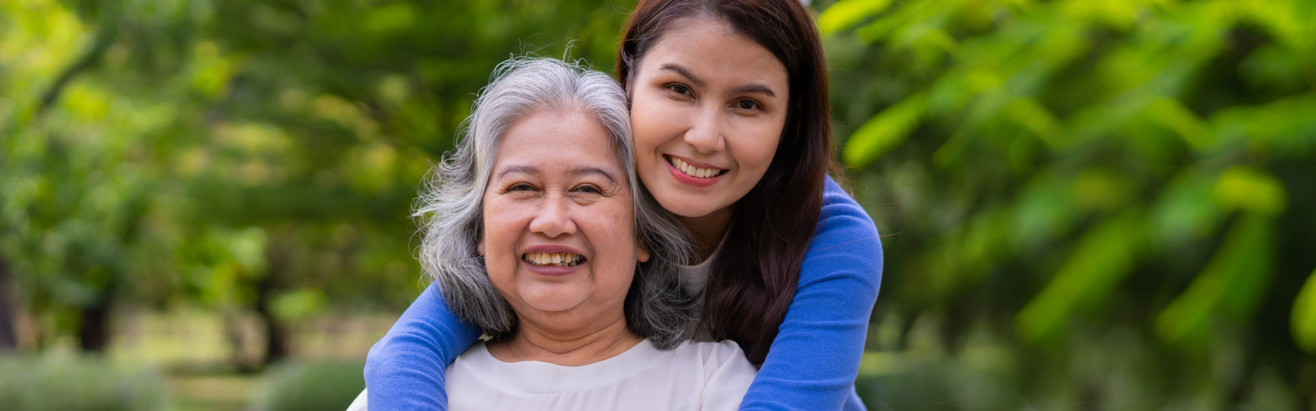 nurse hugging the senior patient